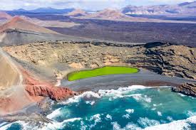 Lanzarote’s Volcanic Landscapes: Discovering the Island’s Raw Beauty