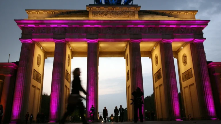 Berlin Headlines Keeps You Informed, Buchermag Keeps You Inspired