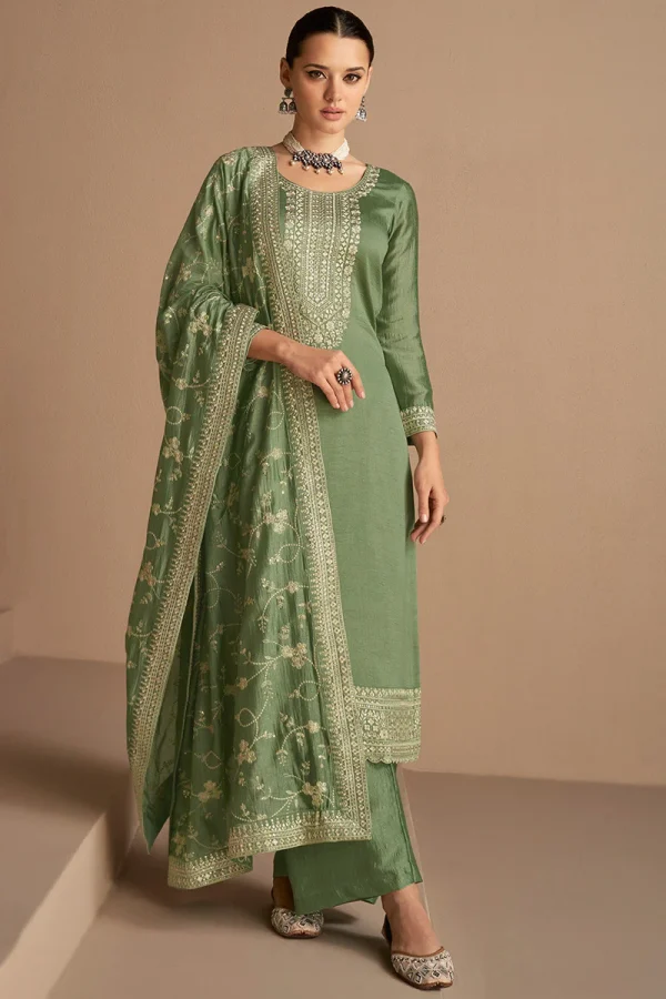 Sana Safinaz: A Legacy of Pakistani Fashion Excellence